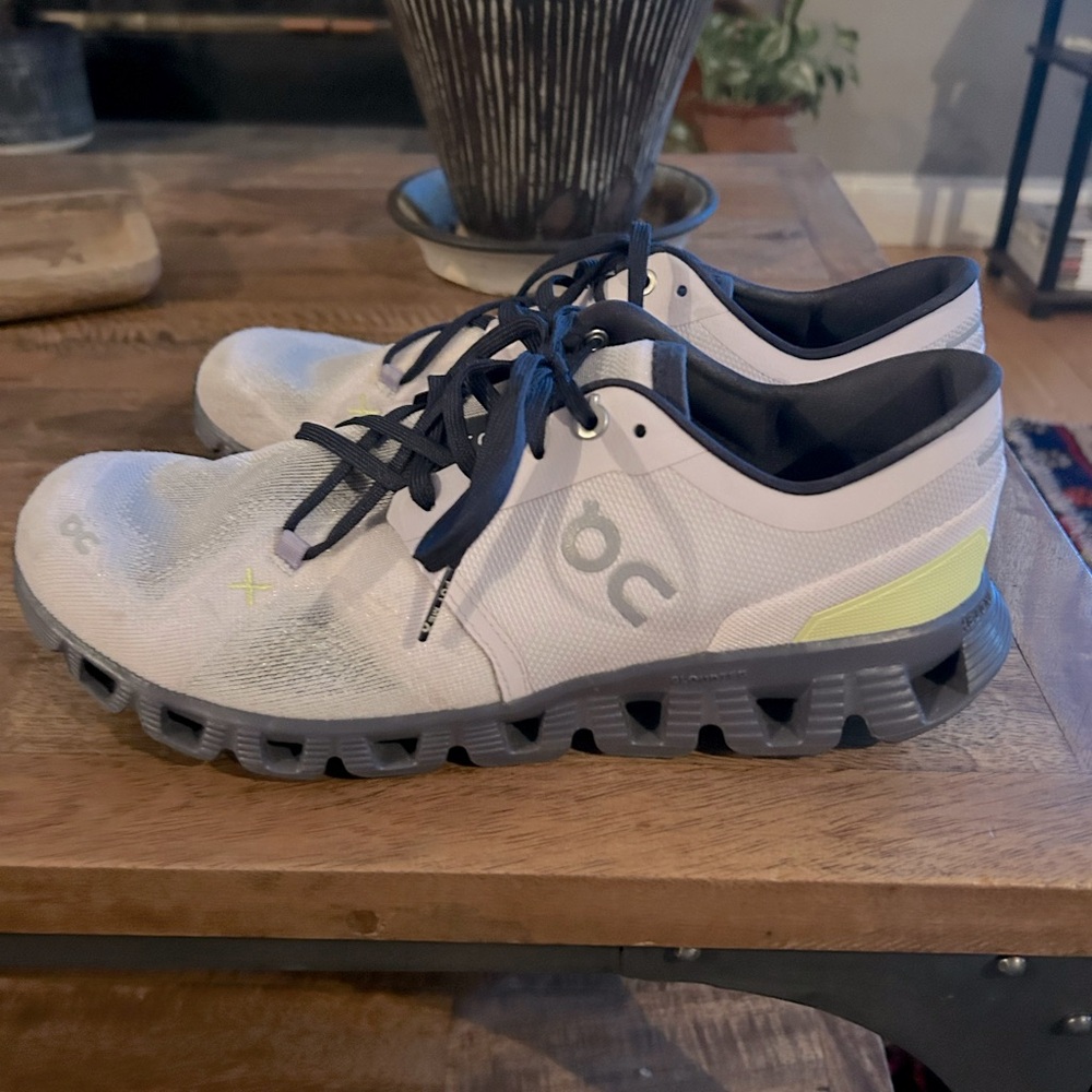 On Cloud X running shoes- lilac